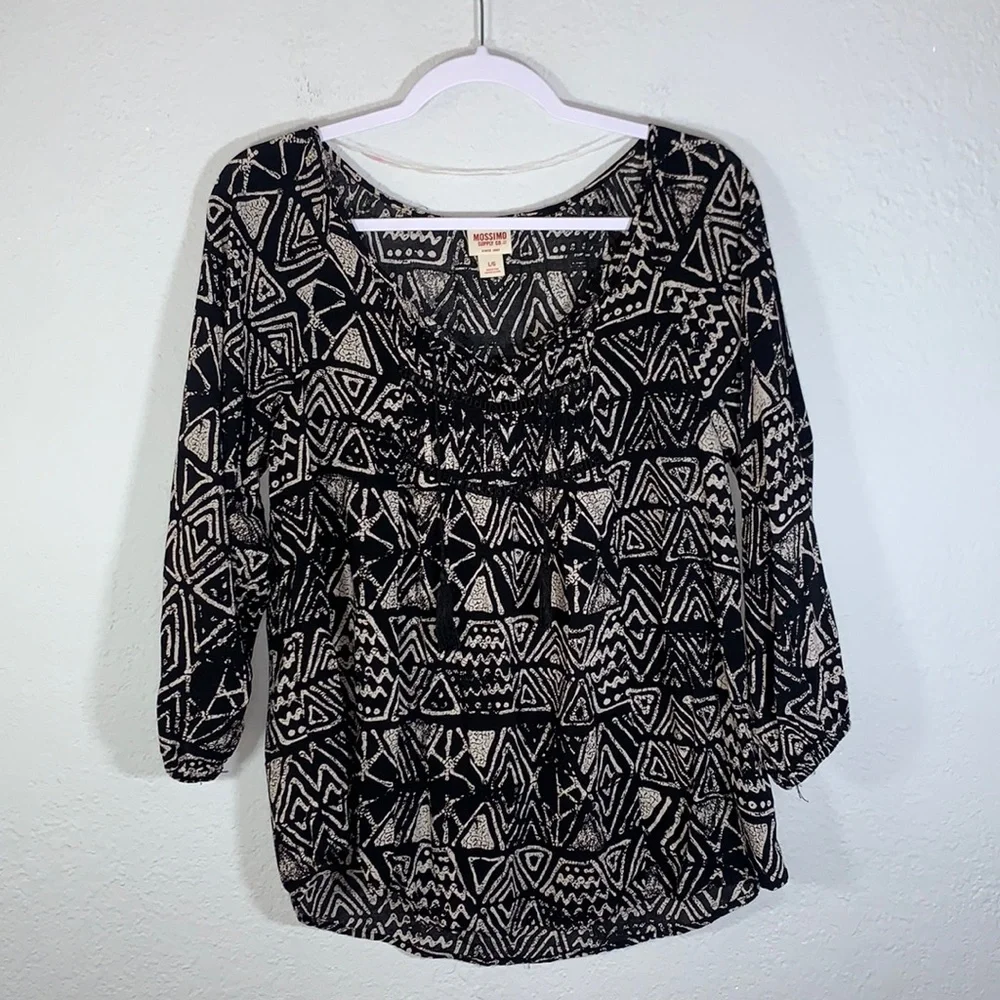 Mossimo Supply Co. Tribal Print V-Neck Blouse Large Black Cream Aztec Casual